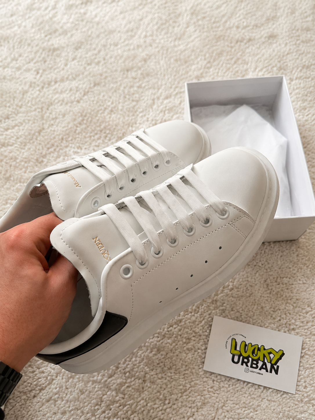 ALEXANDER MCQUEEN OVERSIZED BRANCO / PRETO