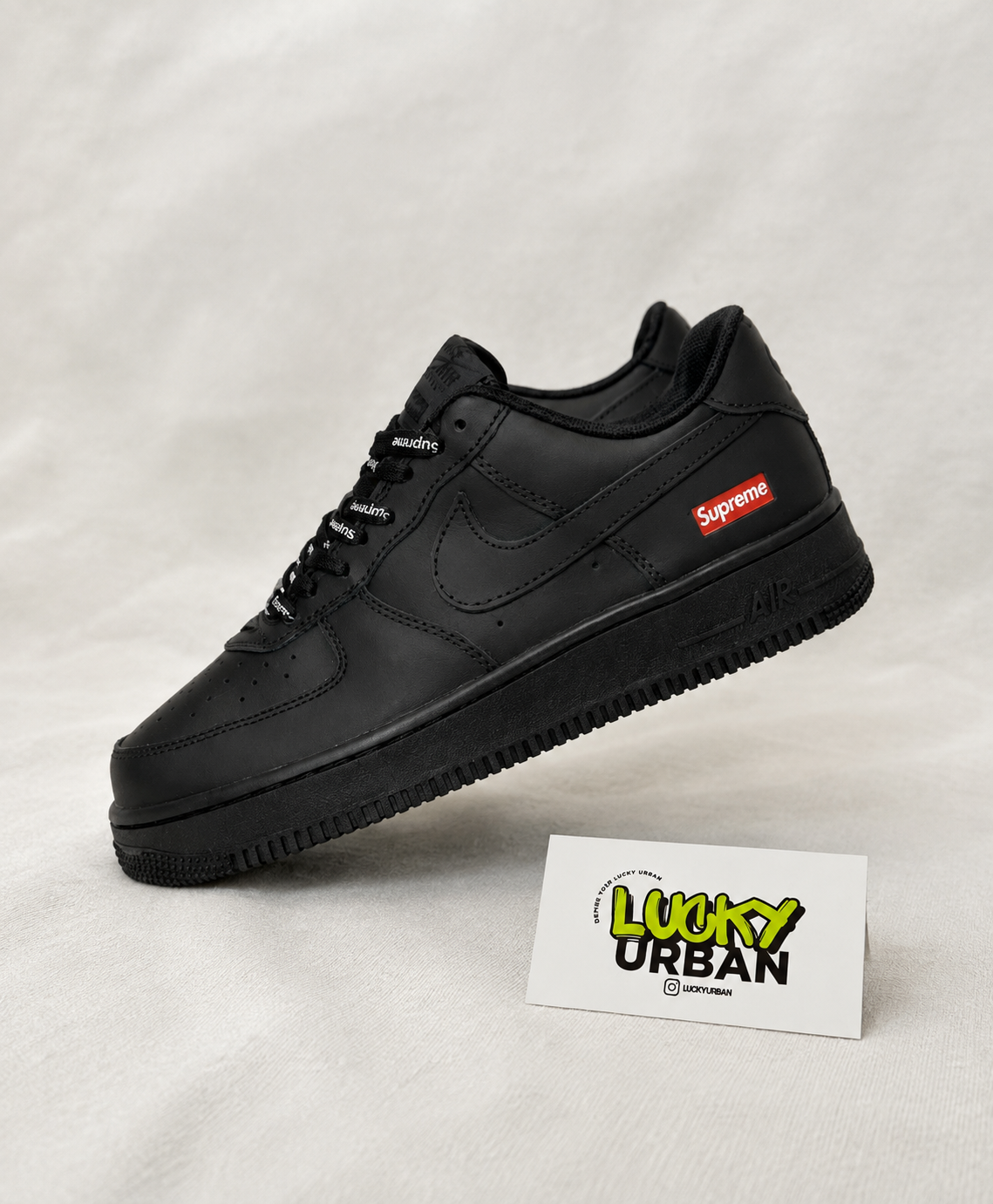 NIKE AIR FORCE 1 LOW SUPREME PRETO