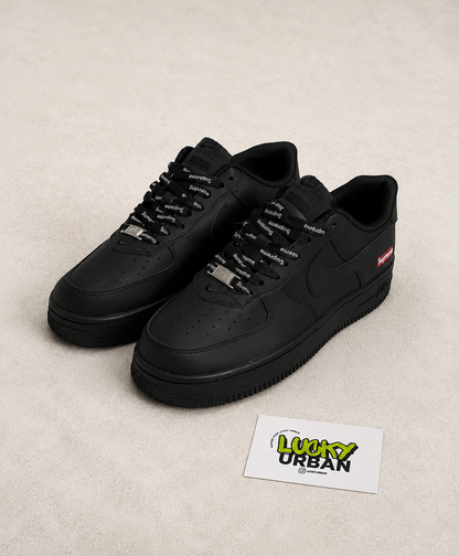 NIKE AIR FORCE 1 LOW SUPREME PRETO