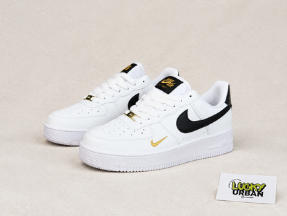 NIKE AIR FORCE 1 LOW BRANCO / PRETO / DOURADO