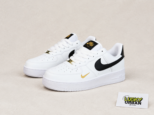 NIKE AIR FORCE 1 LOW BRANCO / PRETO / DOURADO