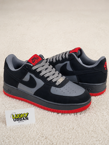 NIKE AIR FORCE 1 LOW CINZA / PRETO / VERMELHO