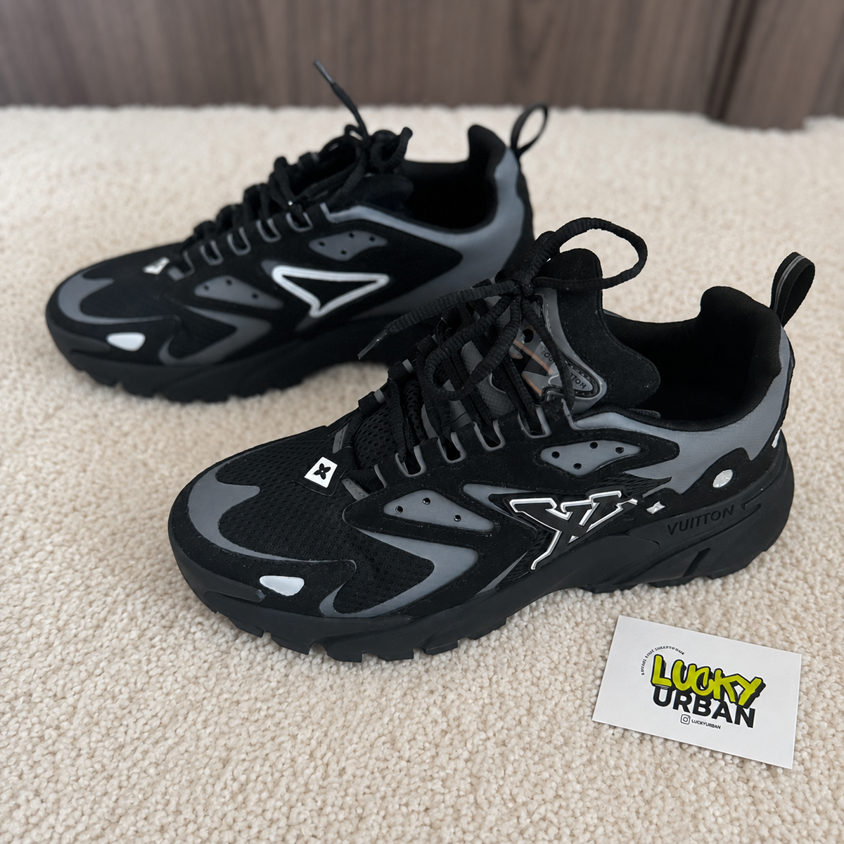 LOUIS VUITTON LV RUNNER TATIC PRETO