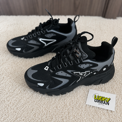 LOUIS VUITTON LV RUNNER TATIC PRETO
