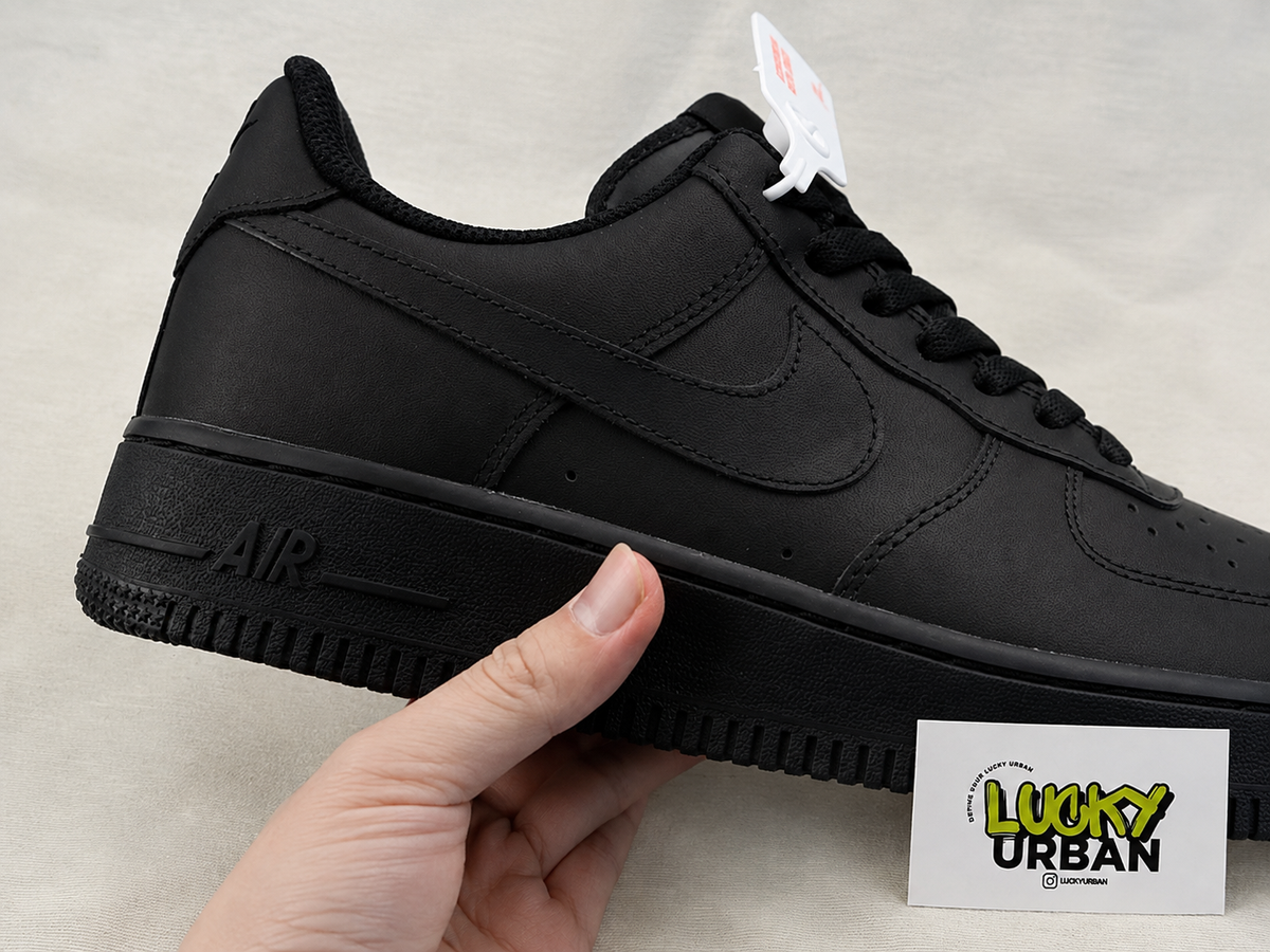 NIKE AIR FORCE 1 LOW PRETO