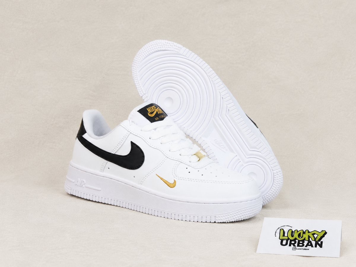 NIKE AIR FORCE 1 LOW BRANCO / PRETO / DOURADO