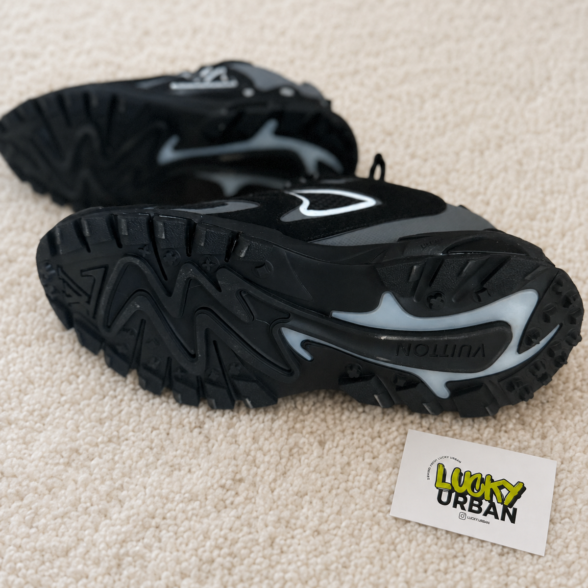 LOUIS VUITTON LV RUNNER TATIC PRETO