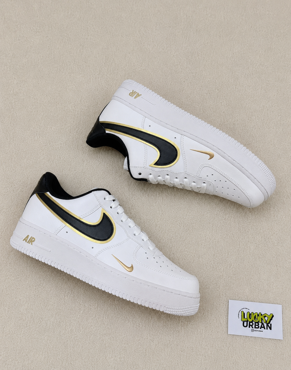 NIKE AIR FORCE 1 LOW BRANCO / PRETO / DOURADO