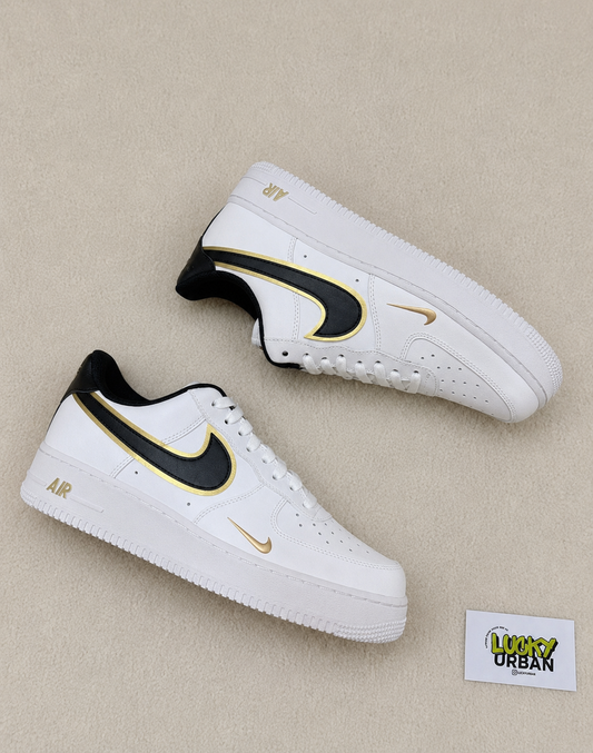 NIKE AIR FORCE 1 LOW BRANCO / PRETO / DOURADO