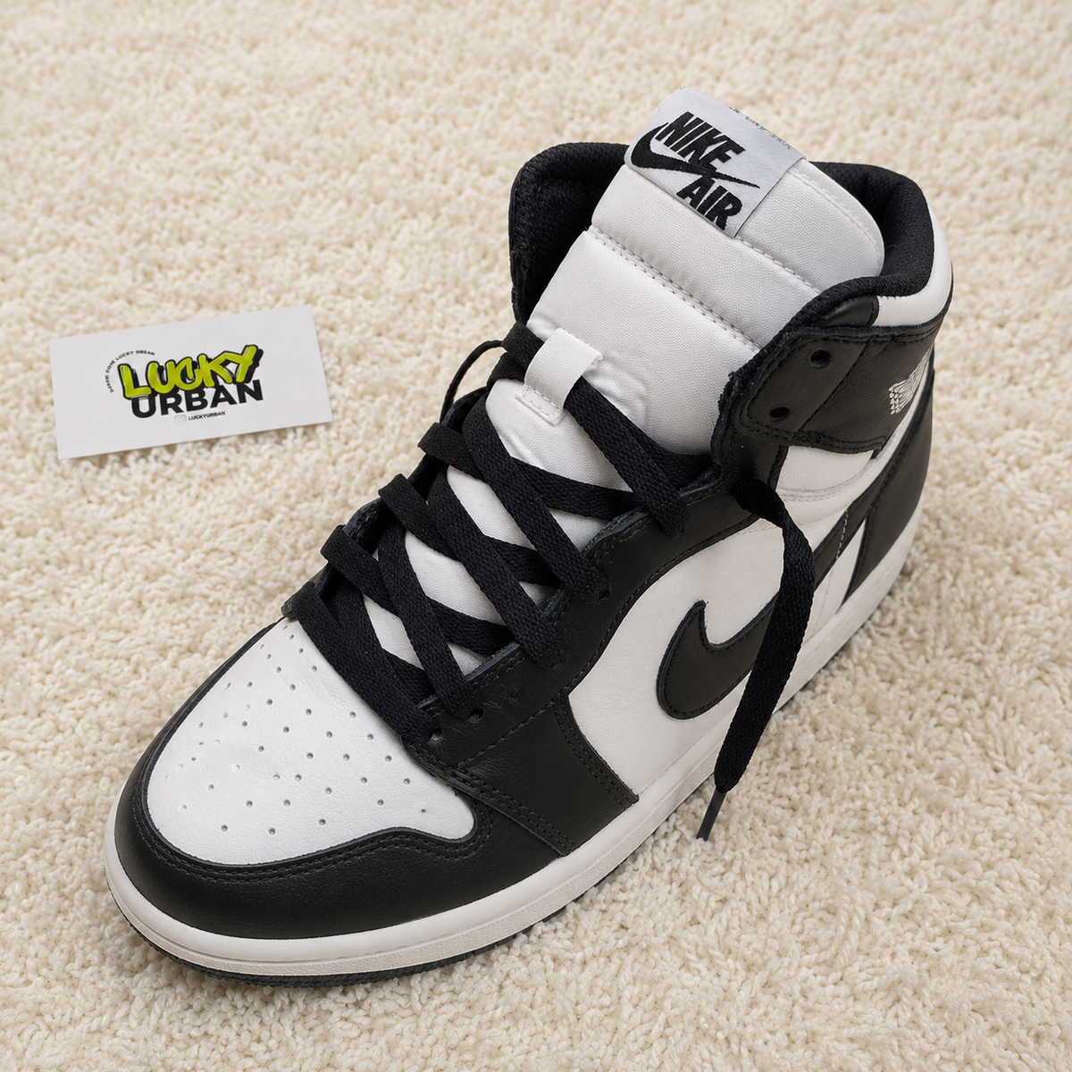 NIKE AIR JORDAN 1 PRETO / BRANCO